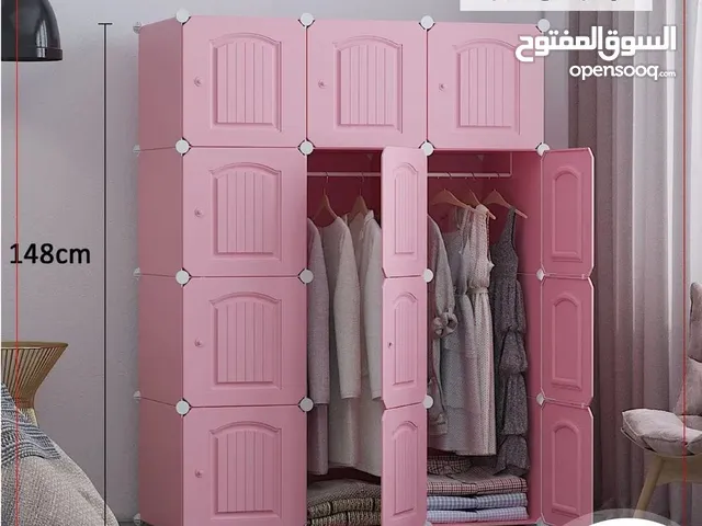 خزانة بلاستيكة ب 3 دفات لون زهري مع مكان لتعليق الملابس