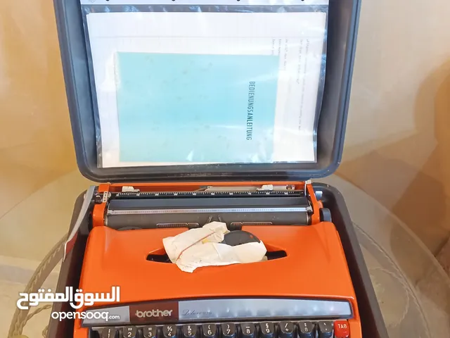 الة كاتبة قديمة جديده غير مستعمله