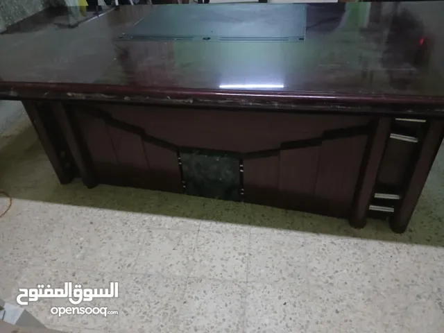 مكاتب بحاله جديد مع كراسي مع مكينه تصوير كبيره والي بدو يشتري مكاتب الاستفسار ع رقم