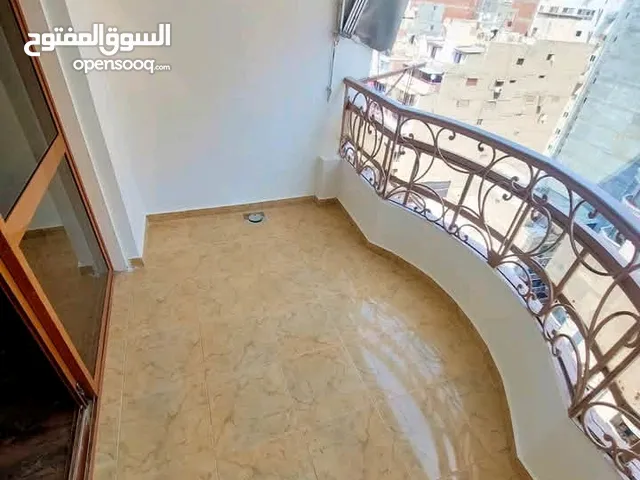 شقة العيسوى الريئسى بسيدى بشر بحرى خطوات للبحر