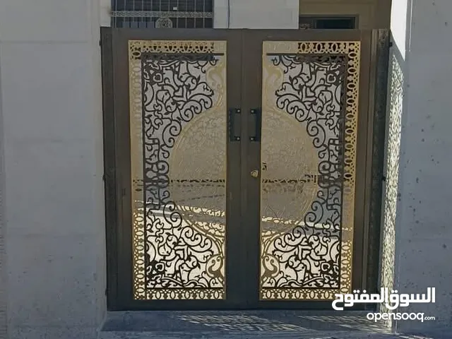 باب حديد لليزر