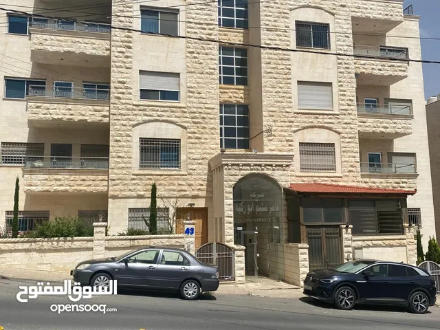 شقة طابق اول بحالة ممتازة بجانب مسجد القدس الشريف مقابلة صيدلية سما الضاحية الجبيهة ام زويتينة