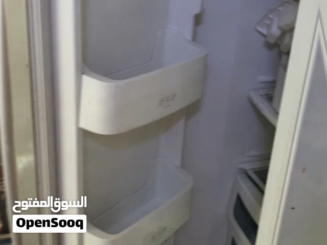 ثلاجه بابين ممتازه وشغاله من نوع دايو نظيفة وتبريد ممتاز