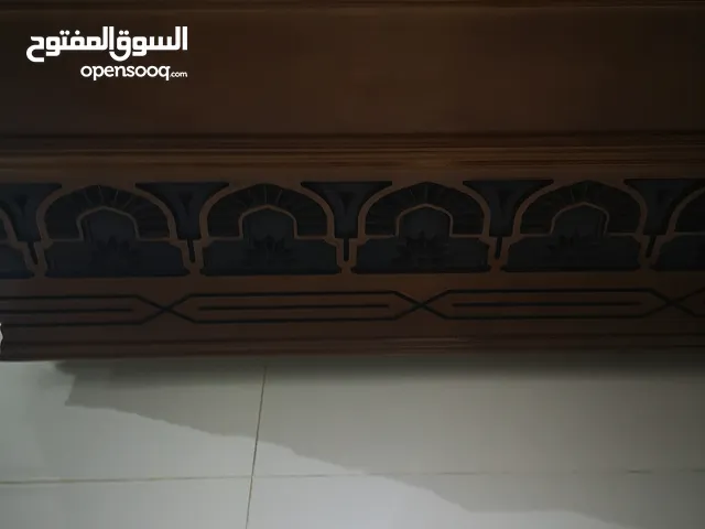 طاولات من خشب الزان