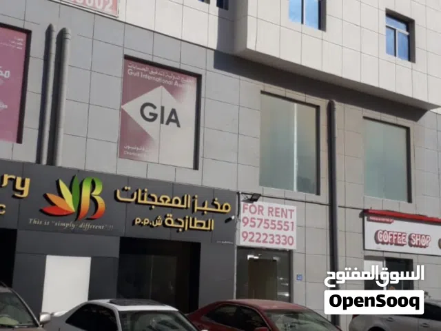 نبحث عن شخص رابع للسكن معنا (للعمانيين فقط )