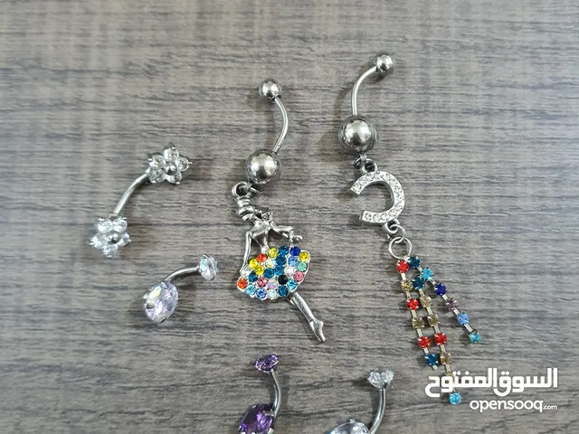 اكسسوارات متنوعه و جميله و مميزه جدا كلهم قطعه وحده