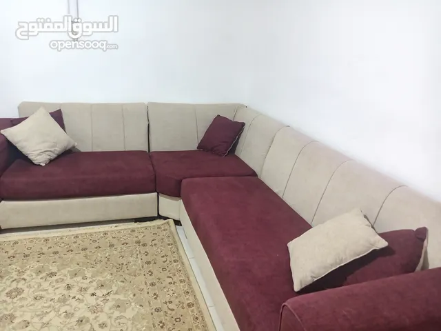 كنب كورنر وسجاده للبيع بحاله جيد جداا ب 75 دينار