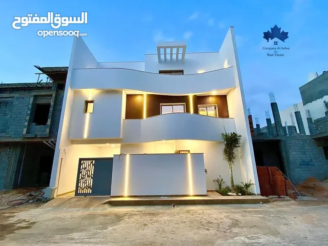550 m2 4 Bedrooms Villa for Sale in Tripoli Al-Serraj