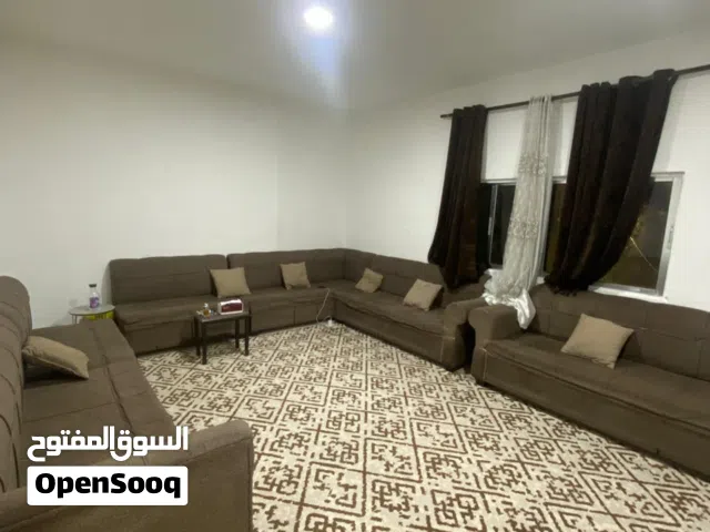 طقم كنب للبيع  مستعمل بحالة ممتازة للتواصل