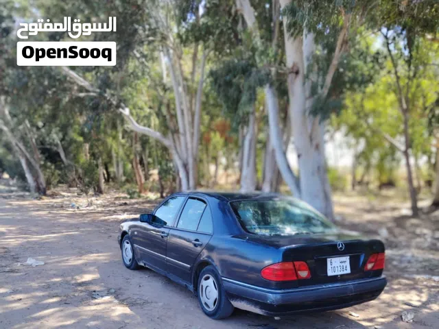 1998 مرسيدس بنز الفئة-E E 200
