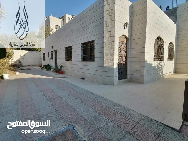 400 m2 4 Bedrooms Townhouse for Sale in Amman Al Muqabalain