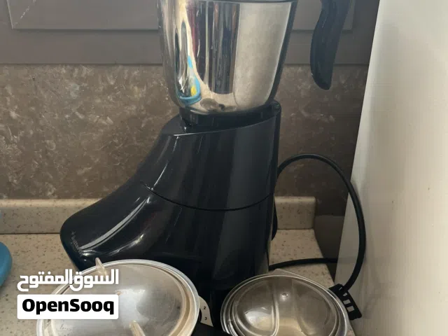 Well maintained mixer grinder and other household items