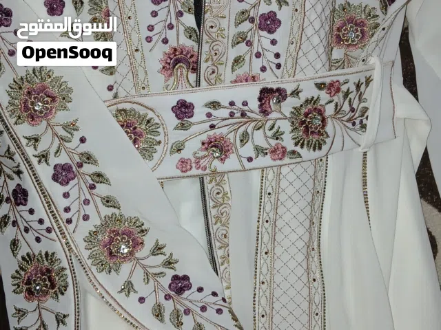 قفطان لون ايفوري سكري