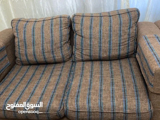 طقم كنب للبيع موالف من ثلاثيه عدد 1 ثنائيه عدد 1 مفرده عدد 2