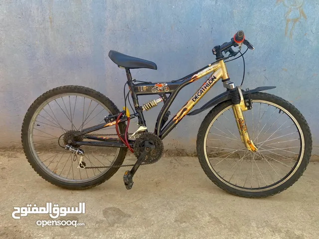 دراجة هوائية Decathlon Rockrider أصلية للبيع بمكناس بحالة ممتازة للاستخدام اليومي والرياضة