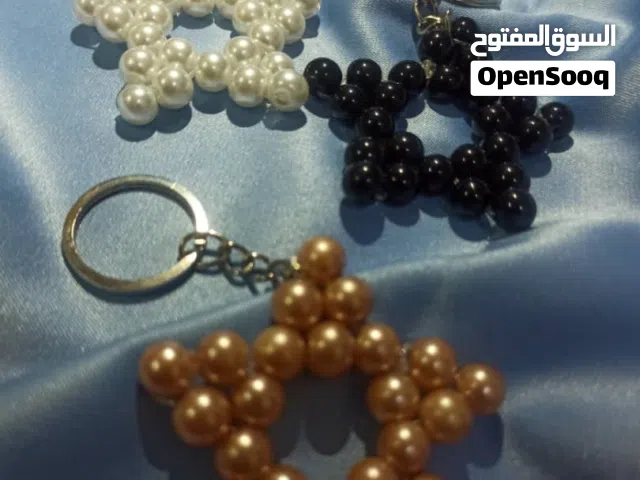 اكسسوارات الترند وأشياء لطيفه شغل يدوي  اشكال والوان مختلفه تنفيذ وتصميم حسب الطلب