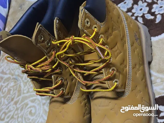 lv branded shose for sell