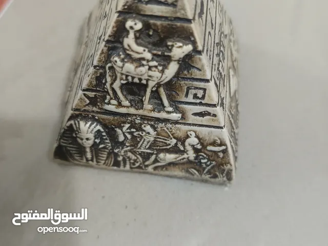 تستخدم الزينه و الاكسسوارات . و شكلها رائع