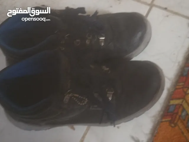 بوط سفتي مستعمل ثلاث ايام