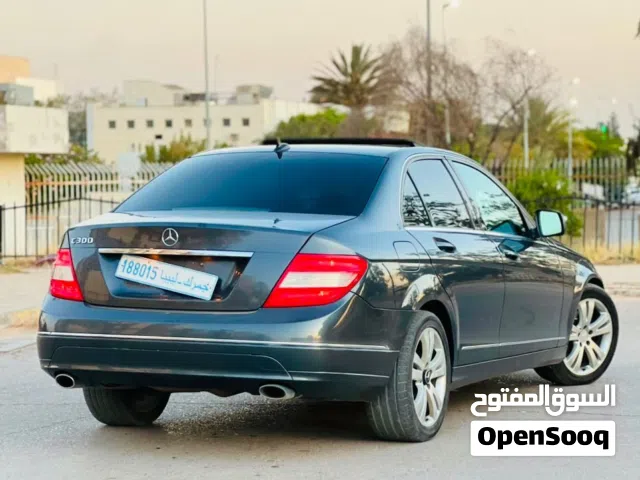 2010 مرسيدس بنز الفئة-C C 300