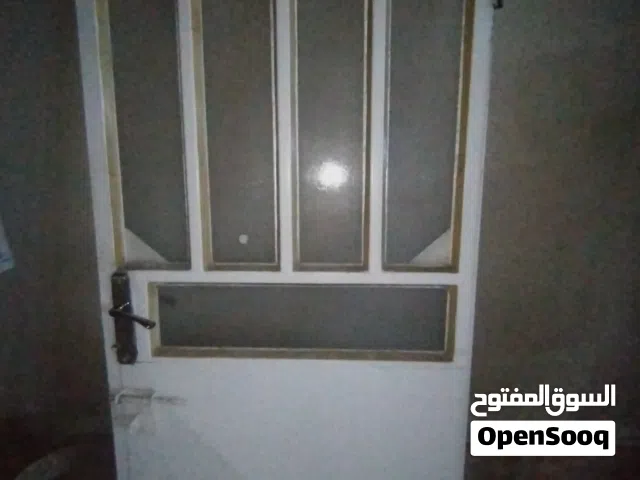 بيبان  مع شباج لبيع  الباب لمليوم   والشباج لمنيوم  واثنين بيبان حديد