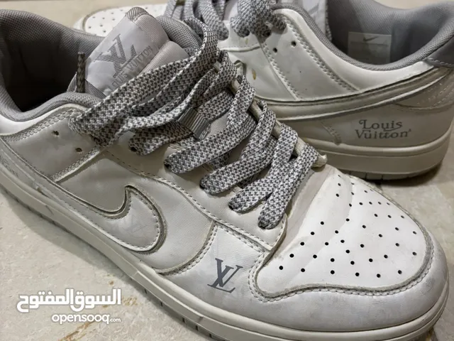 44 Sport Shoes in Amman