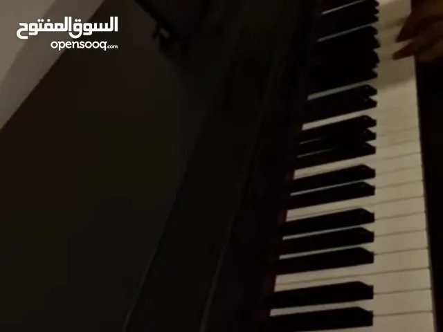 بيانو ياماها سي ال بي 735 للبيع بحالة ممتازة جدا وبسعر مخفض