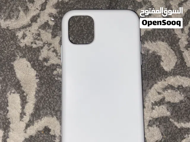 للبيع: كفر آيفون 11 سيليكون أبيض – بحالة ممتازة