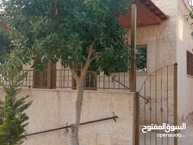 175 m2 5 Bedrooms Townhouse for Rent in Jerash Al-Rashaida