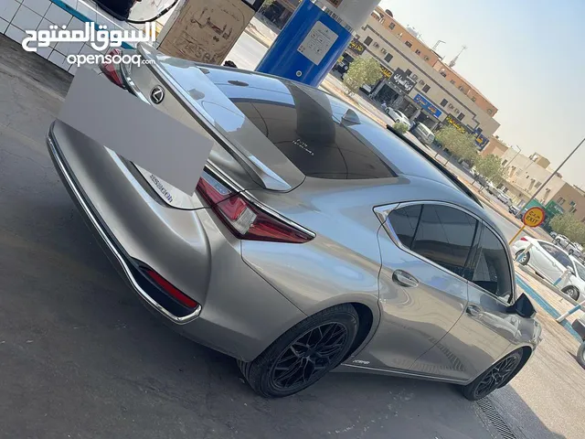 Used Lexus ES in Sharjah