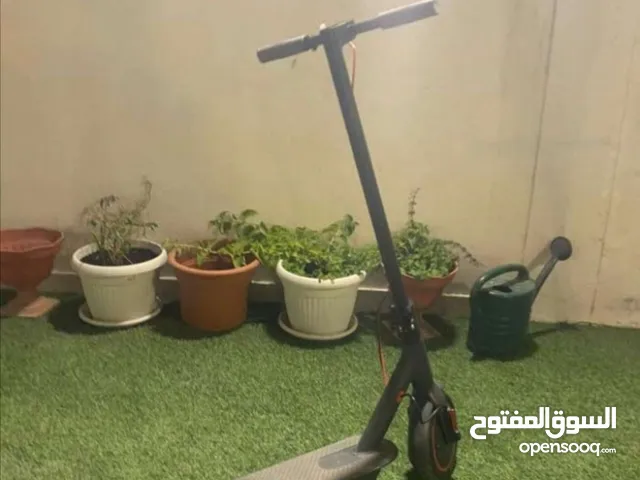 سكوتر كهربأئي بدون شاشة بحالة ممتازة 35 قابل