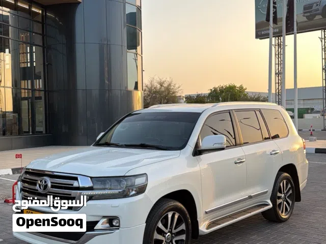 2019 تويوتا لاند كروزر Grand Touring