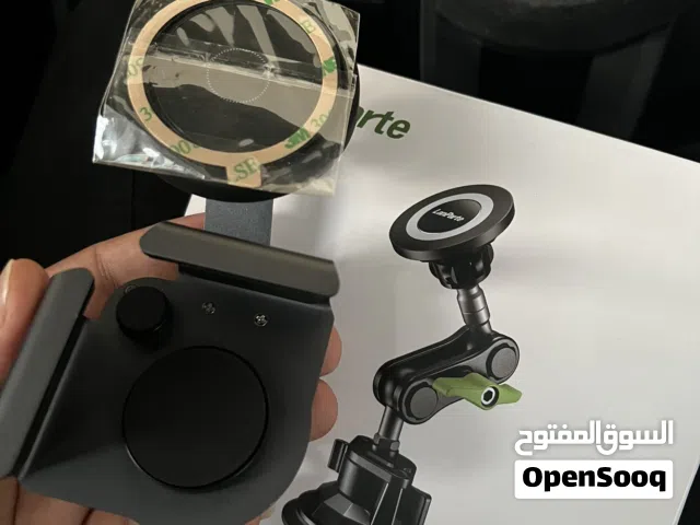 عندي  available  ستاند من ماركه لاند بارت للبيع شريته ولا ركب على شاشه السياره توه جديد