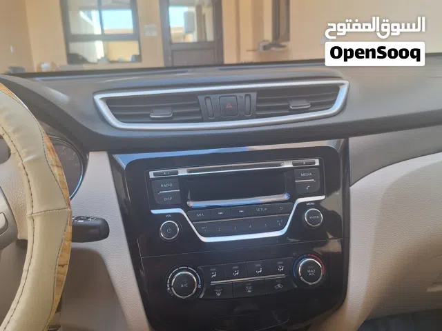 نيسان اكستريل 2016 في حالة ممتازة مؤمنة ومسجله 8/2026
