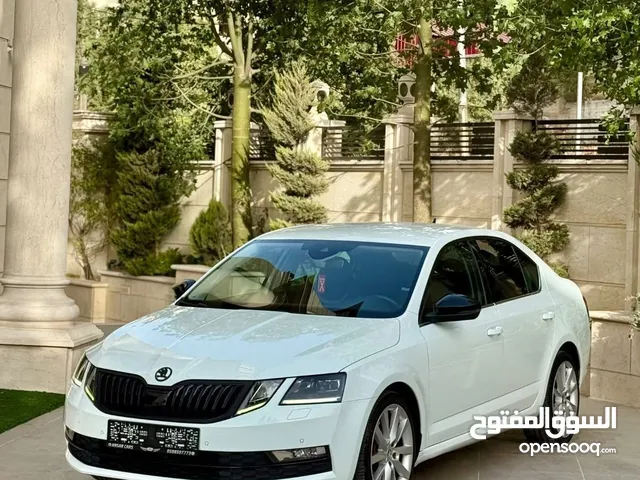 سكودا اوكتافيا صالون 2018