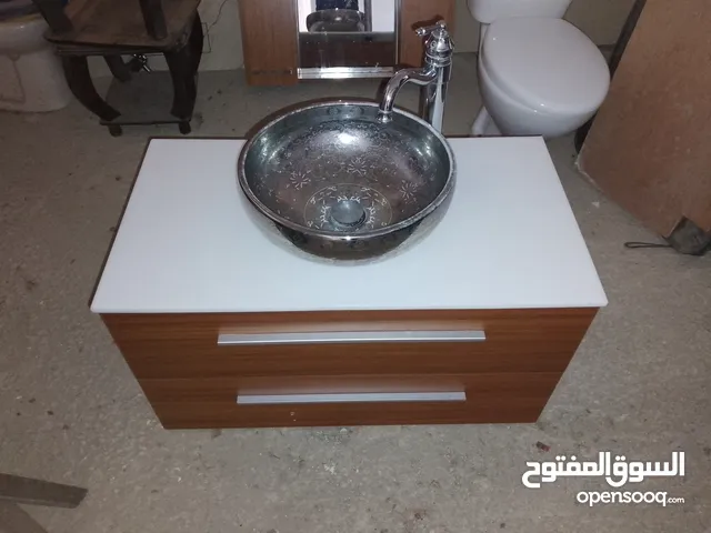 مغسلة كاملة بحالة ممتازة مع مرآة