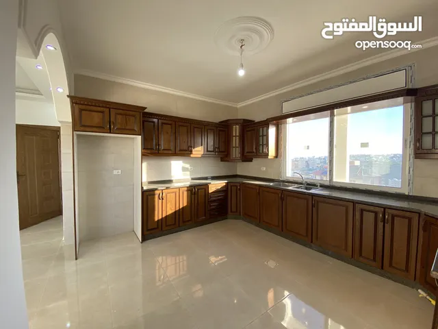 140m2 3 Bedrooms Apartments for Sale in Salt Al Balqa'