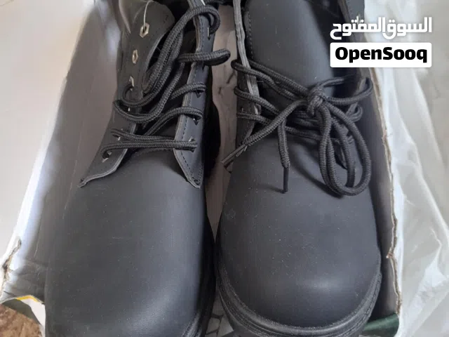 بسطار رجالي جديد نمره 45 المفرق