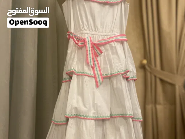 فستان بناتي صيفي طبقات لون أبيض معه ألوان خفيفة من MOMSOON