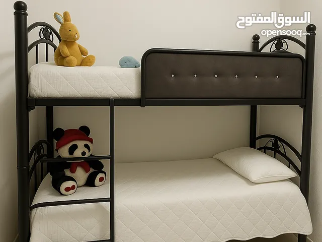 تخت طابقين حديد متين بجودة ممتازة للبيع - استعمال شهرين فقط - تصميم أنيق وسعر مناسب جداً