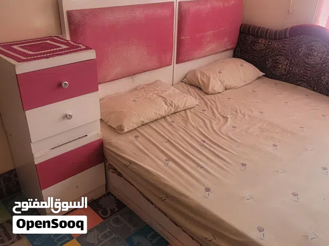 غرفه نوم شبابي مستخدم نضيف