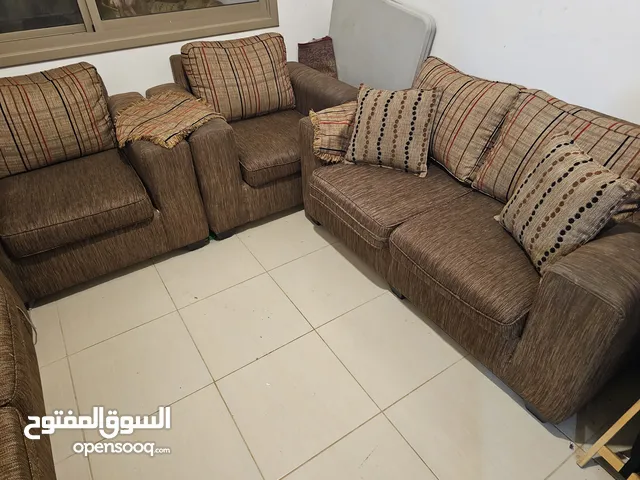 طقم كنب للبيع بحالة الجديد البيع بسبب الرحيل