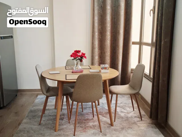 غرفة سفرة كالجديدة من يوسك: طاولة+4كراسي+بوفيه  Dining room