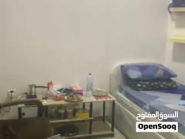 من المالك مباشر متاح غرفة مساحة جيدة للايجار ل شخص ب سعر مناسب جدا 1450 درهم فقط شامل كل شيء