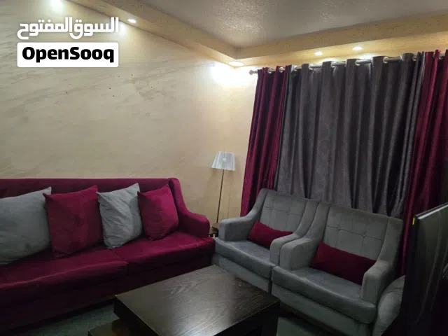 طقم كورنر + طاولة تلفاز حرف L مع خزانه صغيره وطاولة وسط