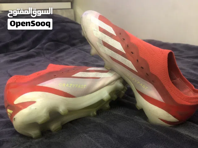 بوت كرة قدم اديداس crazyfast اصلي نمرة42 بحالة ممتازة فقط ب 15 دينار