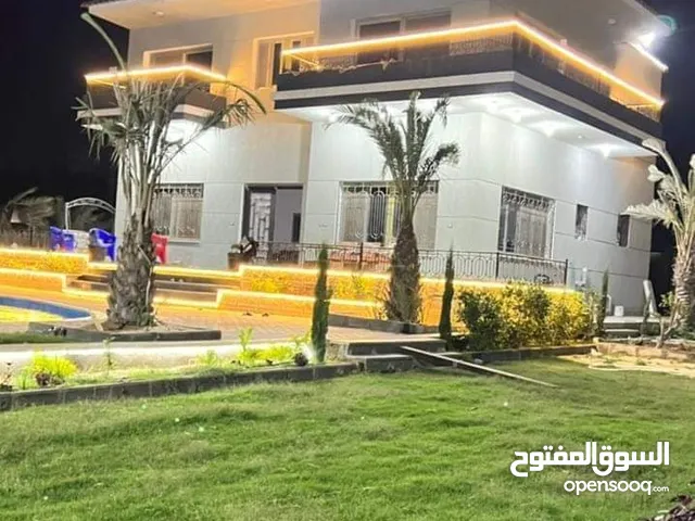 600 m2 4 Bedrooms Villa for Sale in Giza Other