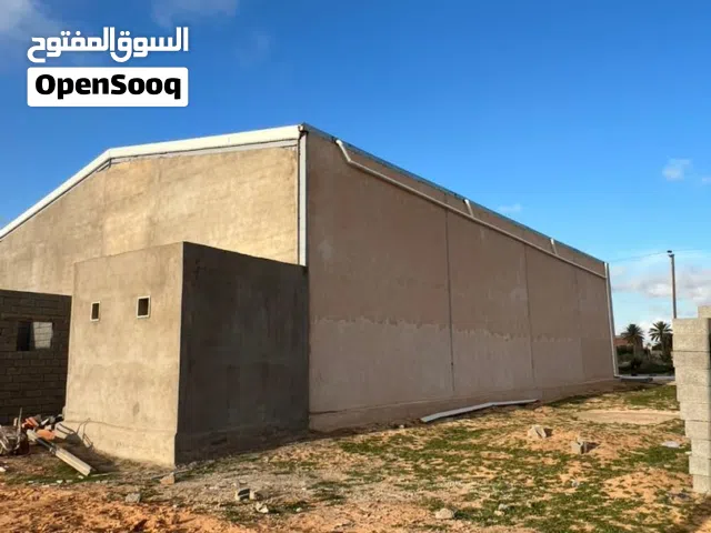يوجد هنقر للإيجار بمساحة مناسبة، يصلح لكافة الأنشطة (مخزن – ورشة – مشروع تجاري)، موقع مميز وسهل الوص