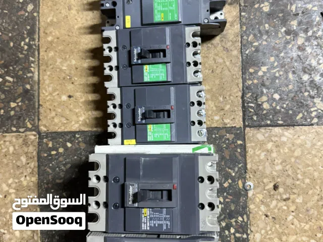 قواطع ثلاث فاز