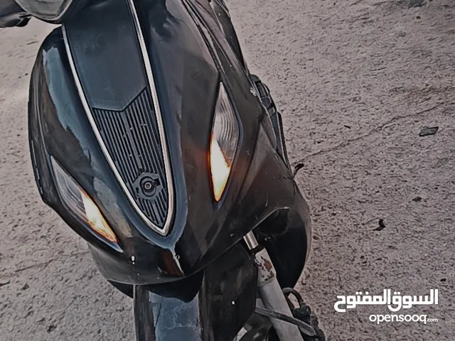 دراجه بياجو 125cc لون اسود منفوضه كامله فقط كسر صغير ف البدي موضح ب الصوره ولا ناقصها اشي للبيع